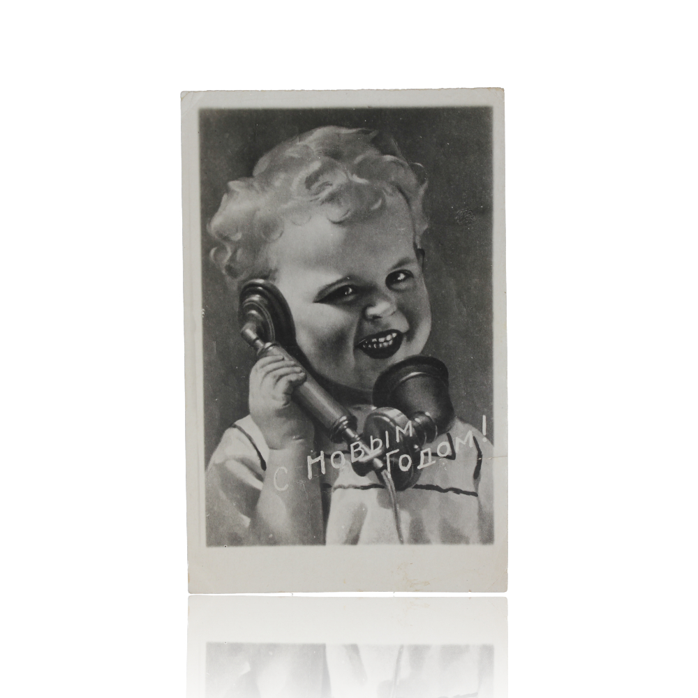 Mergaitė su telefonu